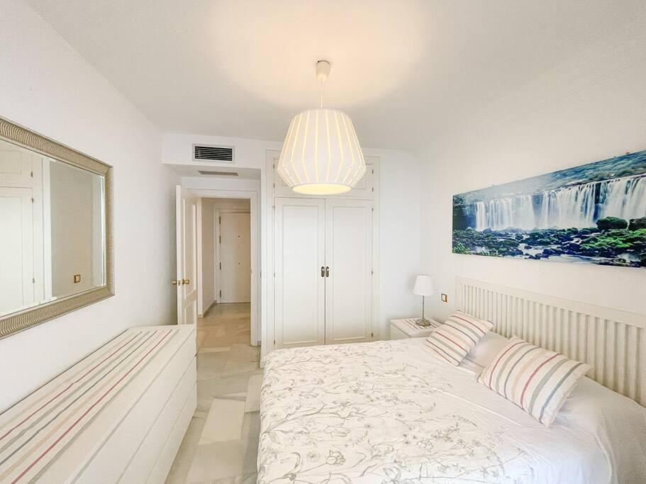 Seafront Apartment With Direct Access To The Beach توريمولينوس المظهر الخارجي الصورة