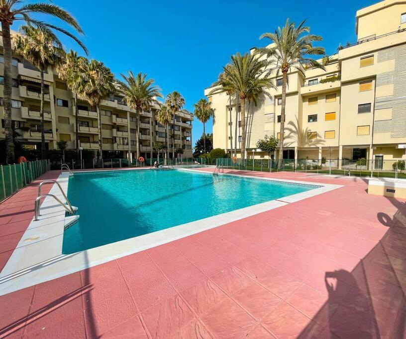 Seafront Apartment With Direct Access To The Beach توريمولينوس المظهر الخارجي الصورة