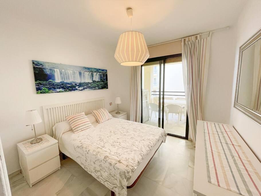 Seafront Apartment With Direct Access To The Beach توريمولينوس المظهر الخارجي الصورة