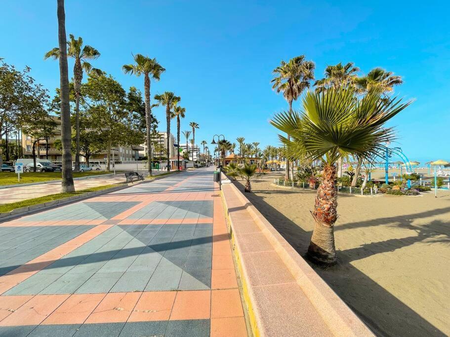 Seafront Apartment With Direct Access To The Beach توريمولينوس المظهر الخارجي الصورة
