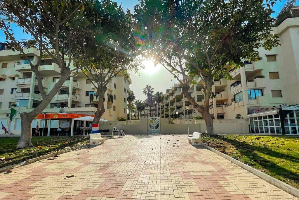 Seafront Apartment With Direct Access To The Beach توريمولينوس المظهر الخارجي الصورة