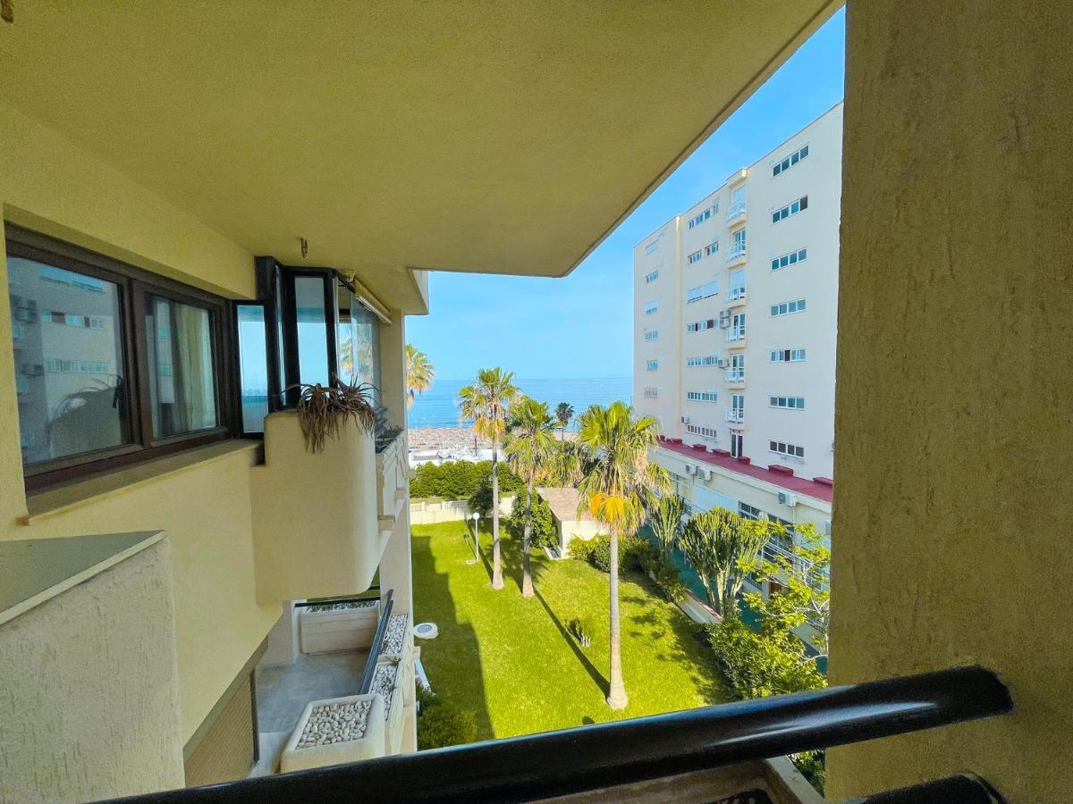 Seafront Apartment With Direct Access To The Beach توريمولينوس المظهر الخارجي الصورة